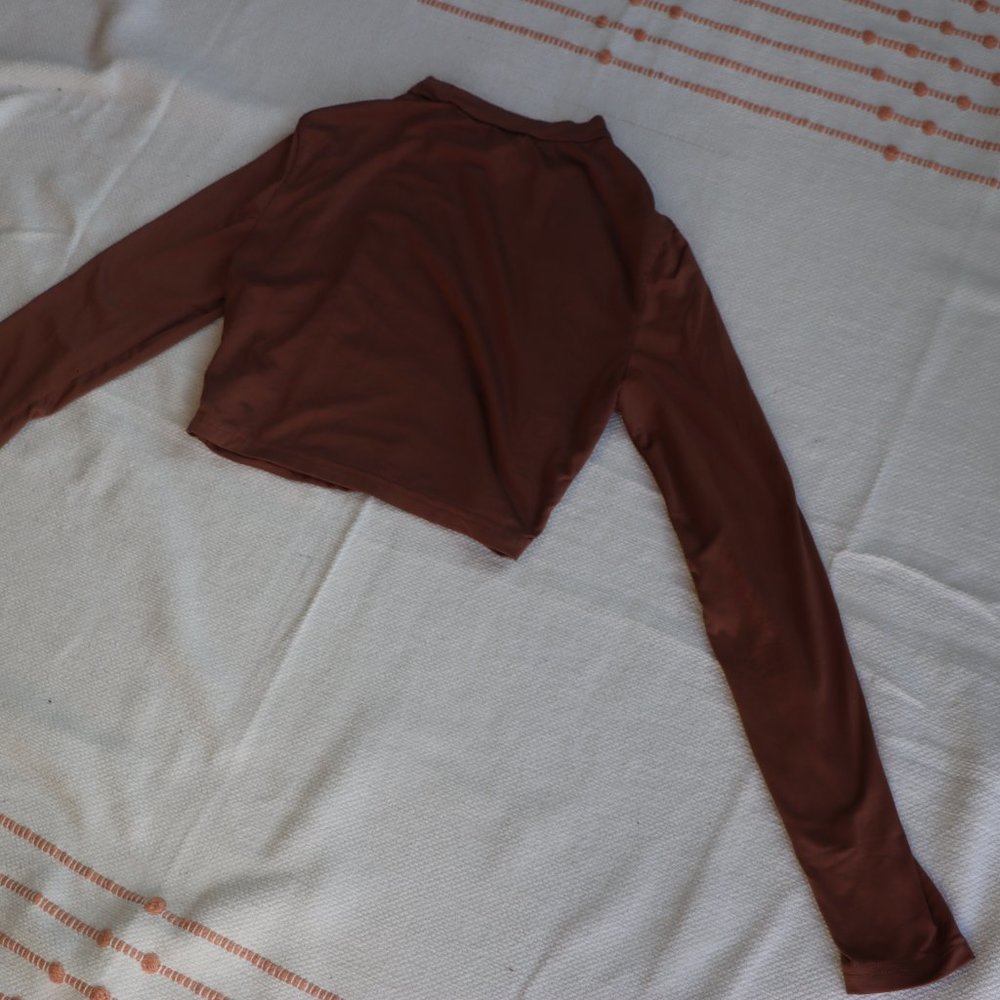 Dry-fit brown mock neck top | cropped